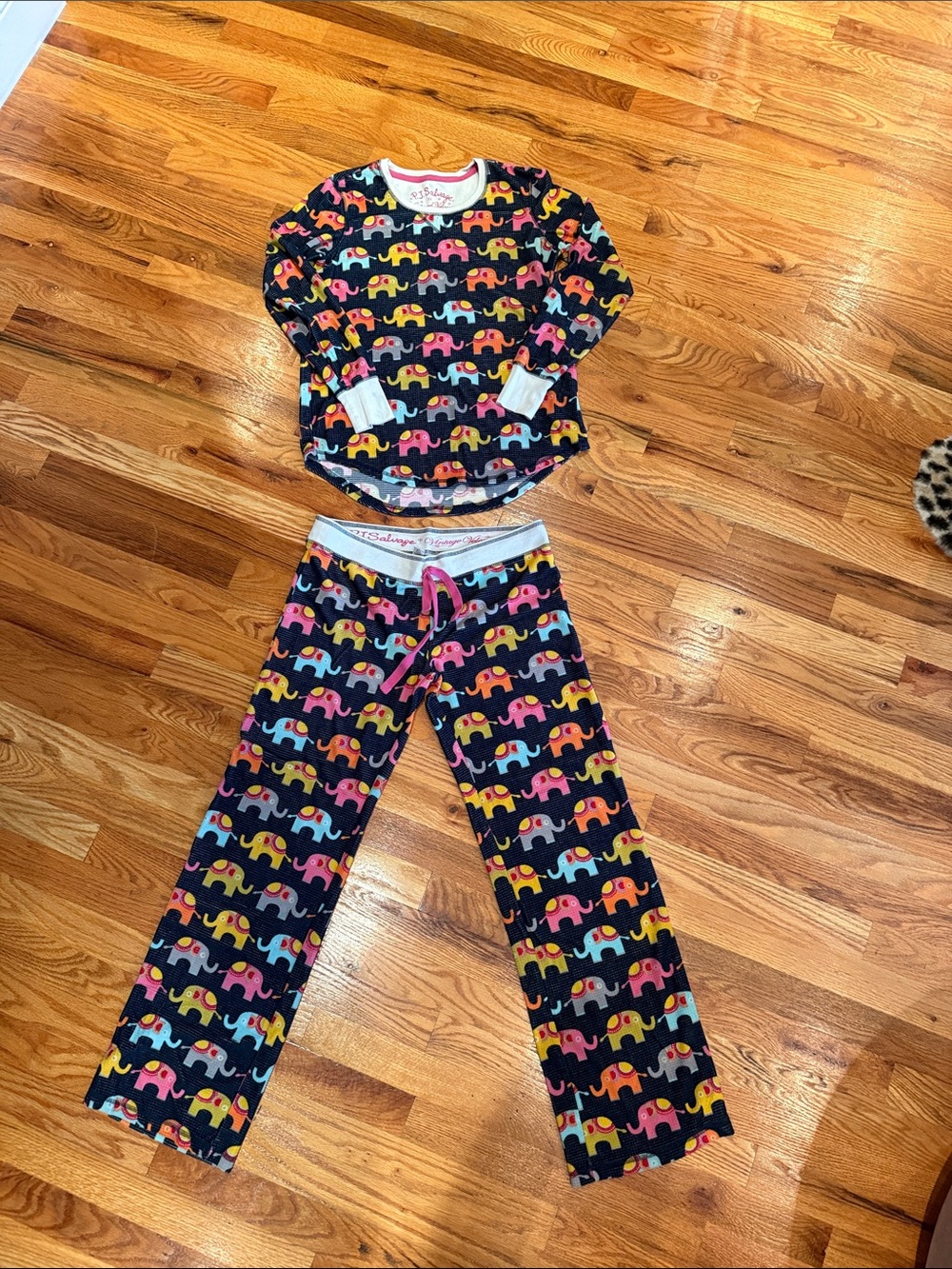 PJ Salvage Vintage Velour
Women’s Navy Elephant Print Pajama Set